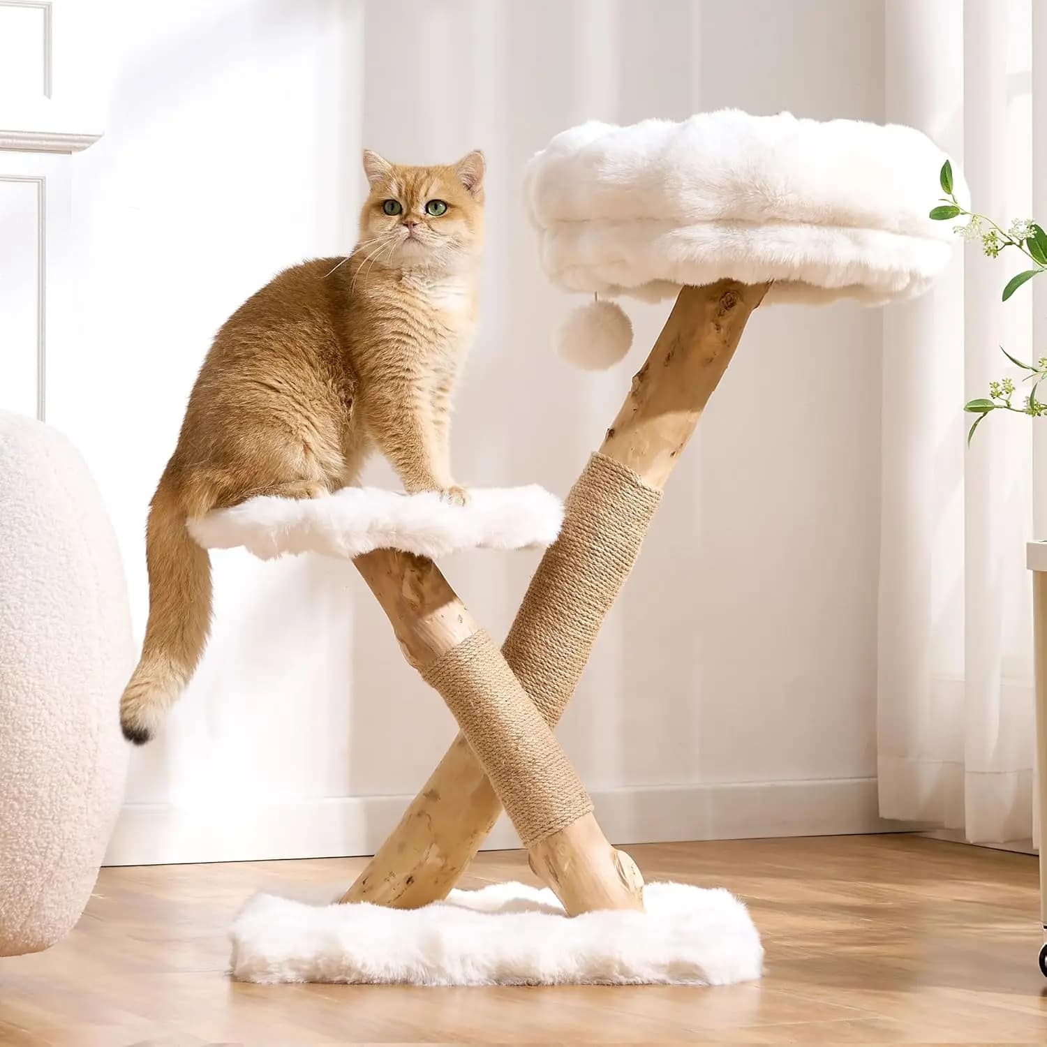 Torre per Gatti da Interno in Legno Bianco Avorio, con Tiragraffi in Sisal a Forma di Ramo, Letto Ultra-Morbido in Peluche e Giocattolo