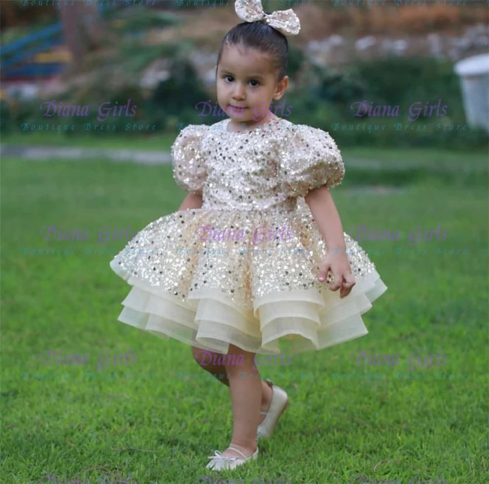 Splendido abito da ragazza di fiori con paillettes in tulle champagne soffice con applicazioni di fiori squisiti per abiti da sera per feste di compleanno per bambini