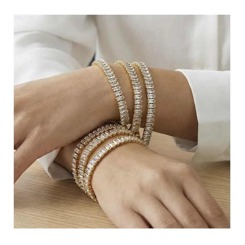 Bracciale a catena di alta moda con zirconi intarsiati e fibbia personalizzata, decorazione per le mani in acciaio inossidabile placcato oro