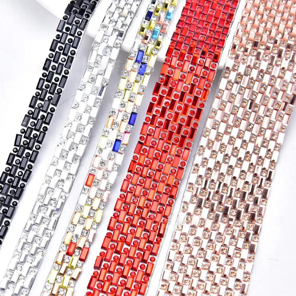 Nastro Adesivo Colorato con Strass e Diamanti per Abiti, Scarpe e Borse - Nastro Glitterato con Strass Autoadesivo