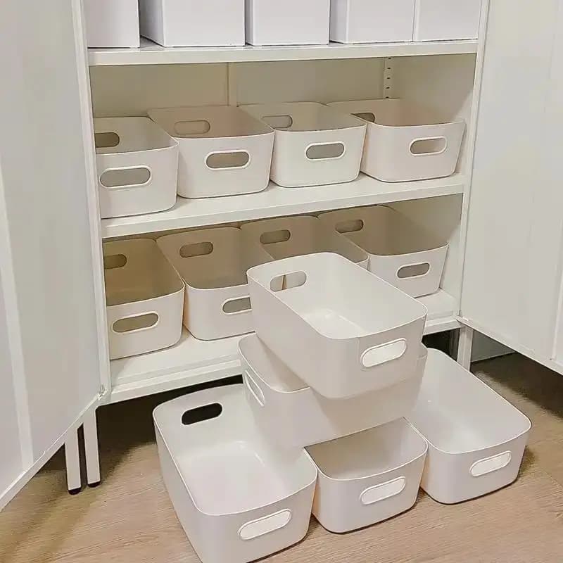Scatola di immagazzinaggio di grande capacità da 10 pezzi con coperchio Cestino di immagazzinaggio di giocattoli di plastica per uso domestico Scatola di immagazzinaggio di articoli vari per snack Organizzatore da tavolo