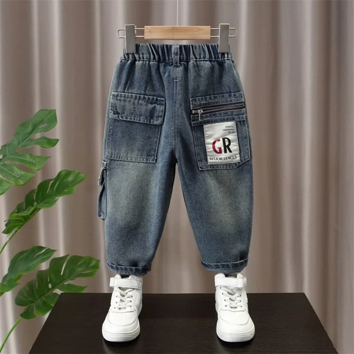 2025 Jeans per bambini Jeans Primavera e autunno Nuovi pantaloni jeans larghi alla moda per ragazzi Pantaloni casual autunnali per bambini Jeans Jeans