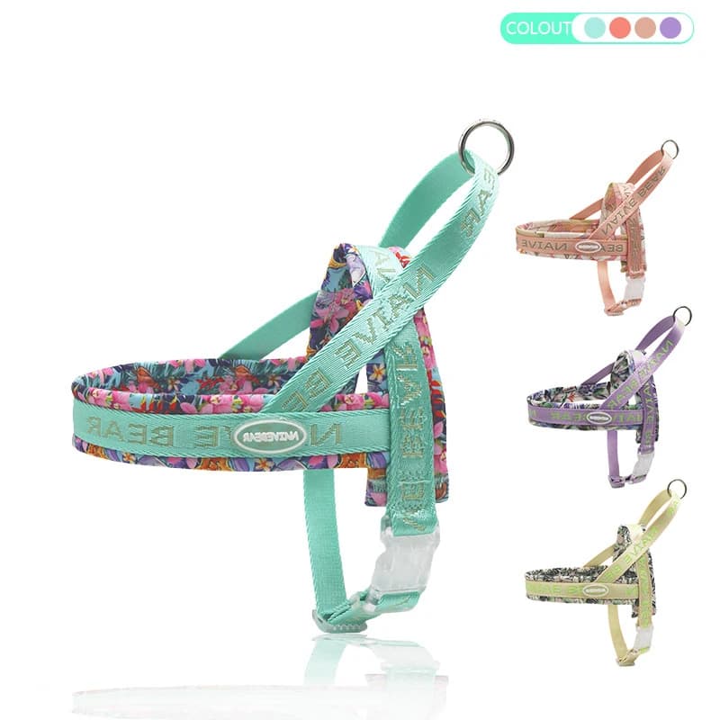 Lightweight, breathable and adjustable short rope, with an saddle-style design without a pulling dog collar - suitable for