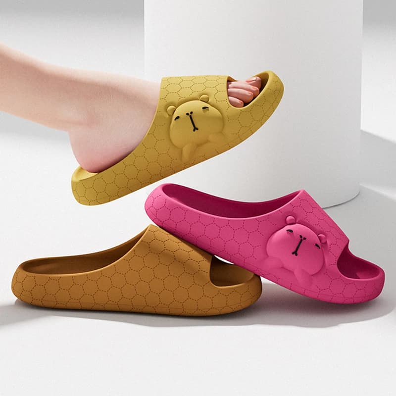 Cute Capybara Indoor Slippers Women Summer 2026 Non Slip Cloud Thick Bottom Home Slippers Plus Size Couple Cartoon House Slides