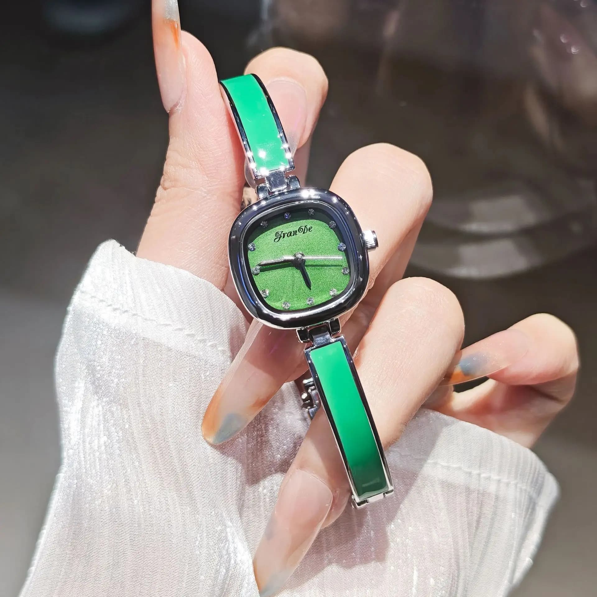 Nuovo Orologio al Quarzo Impermeabile con Cinturino in Acciaio Colorato per Donna, Elegante Orologio Verde Rosa con Strass