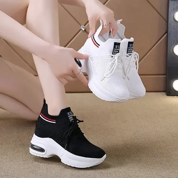 Sneakers integrate con suola alta scarpe da corsa casual traspiranti in mesh leggero 2024 primavera e autunno nuove scarpe da donna estate