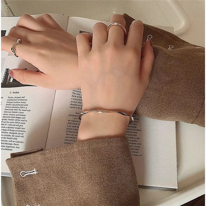 [FE] Bracciale da donna con anello Mobius, design di nicchia di lusso leggero, bracciale per migliore amica, gioiello stile Cold Wind, regalo