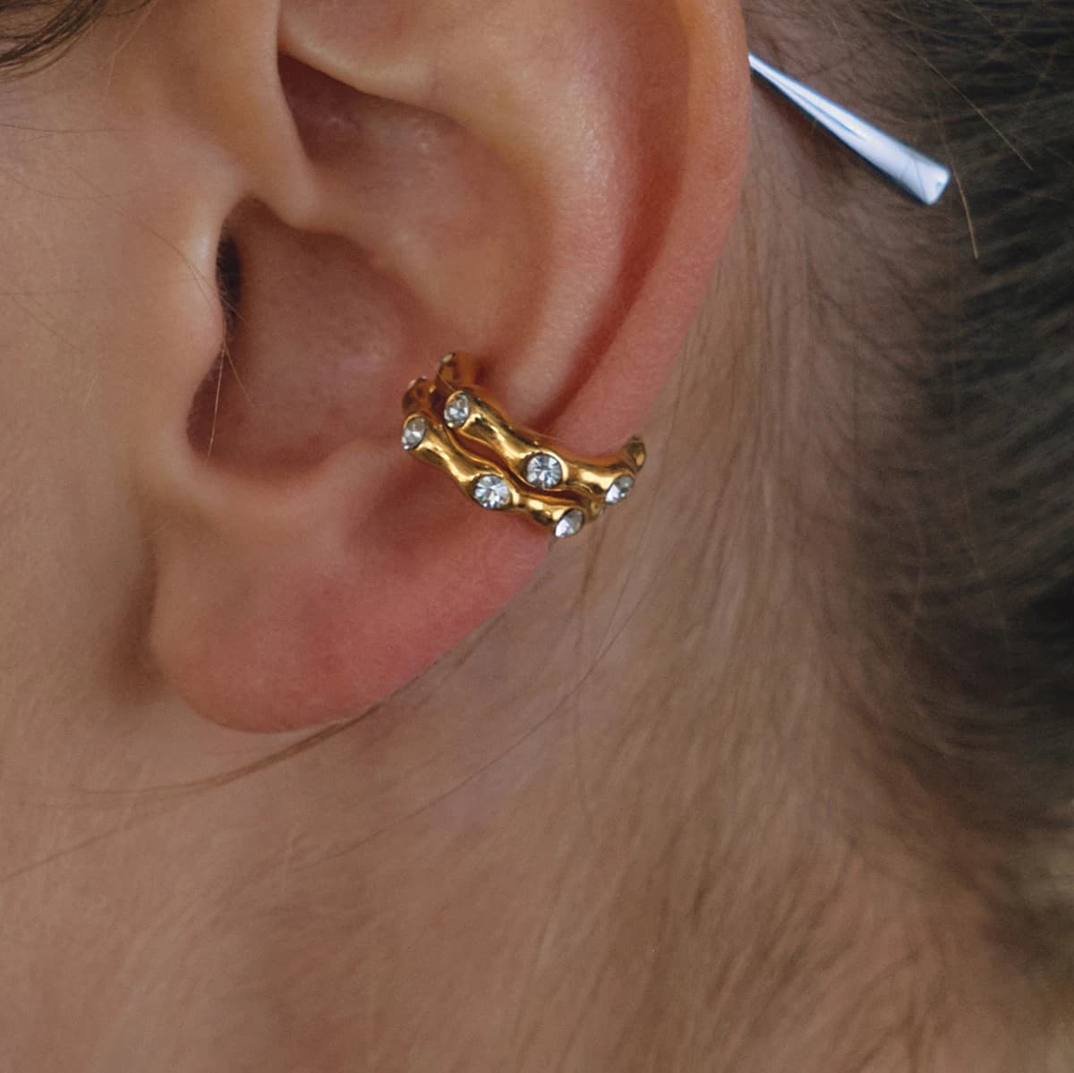 Orecchini a Forma di Osso con Strass Bianchi Rotondi 2026 per Donne, Placcati in Oro 18K PVD, Gioielli in Acciaio Inossidabile