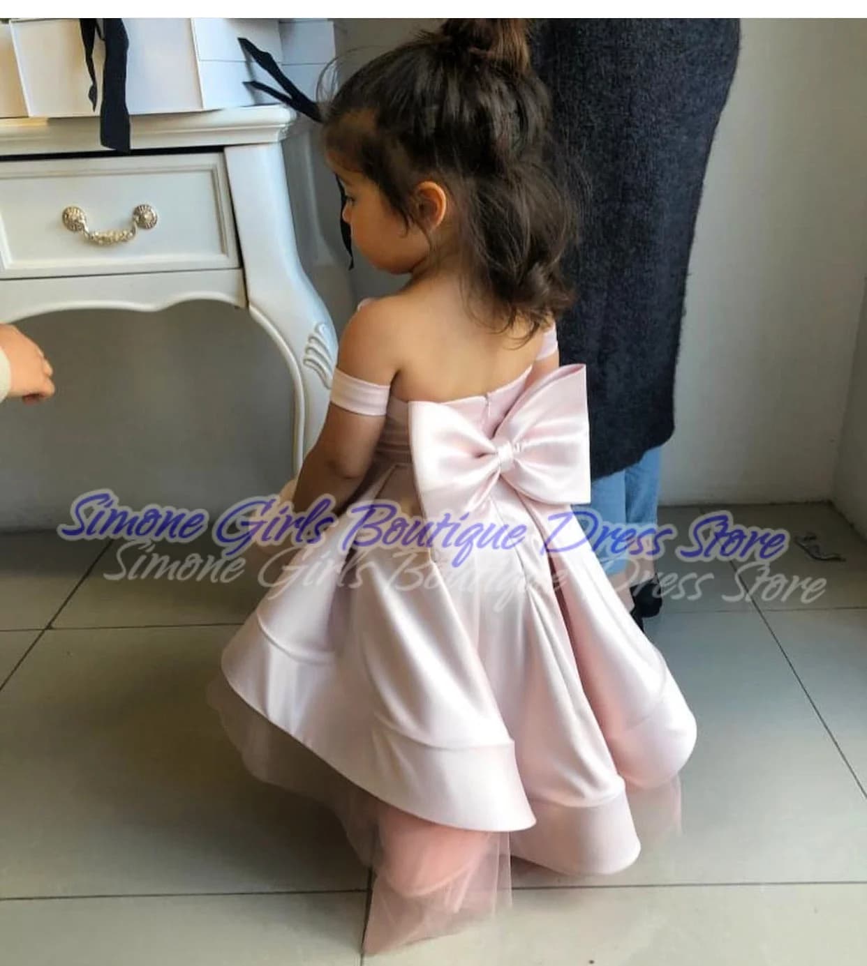 Abito da ragazza di fiori increspato con fiocco senza schienale in raso con spalle scoperte per cerimonie nuziali, ricevimenti formali, spettacoli di danza, feste
