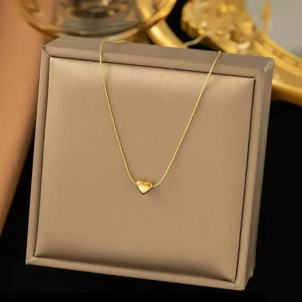 Simple and exquisite niche light luxury necklace, small love pendant, necklace, stud earring set.