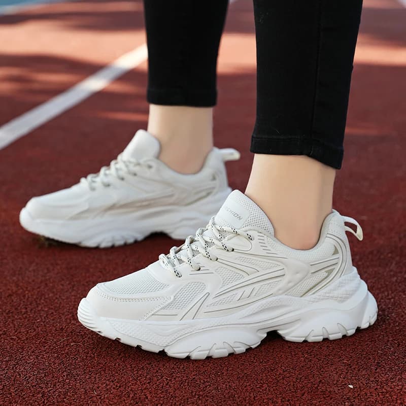 Men's Stylish Breathable Thick-soled Lightweight Sports Shoes with A Round Mesh Top and A Color-blocked Lace-up for Autumn