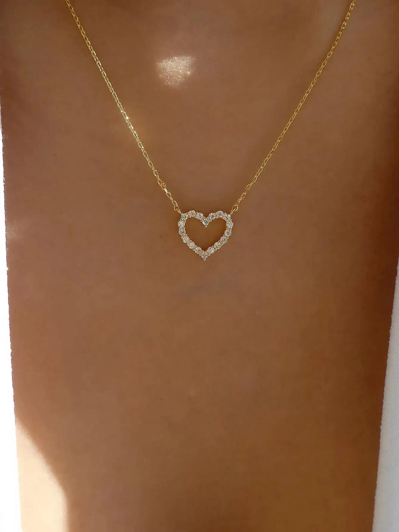 Collana con ciondolo a forma di cuore color oro con accenti di cristallo per donna