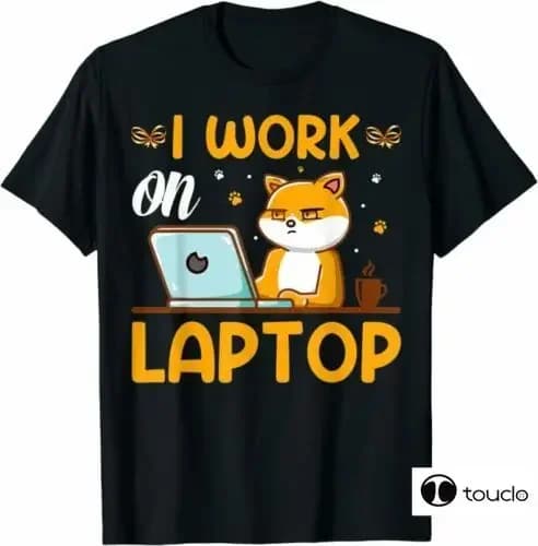 Nuovo I Work On Laptop - Gatto divertente sulla tastiera T-shirt per gattino per laptop Camicie da golf da donna T-shirt in cotone Xs-5XL Moda unisex divertente