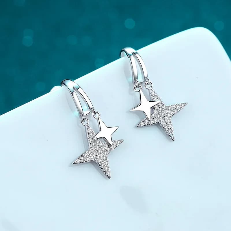 Orecchini di Design KyanGem in Oro 18K con Stella in Platino 18K e Diamanti Moissanite da 44 Punti