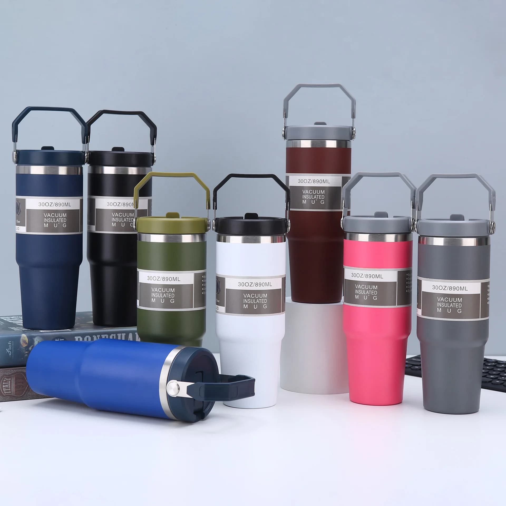 Bicchiere personalizzato da 20 once: design ribaltabile e a prova di perdite, tazza a doppia parete in acciaio 304 con manico staccabile (uso per auto/ufficio)