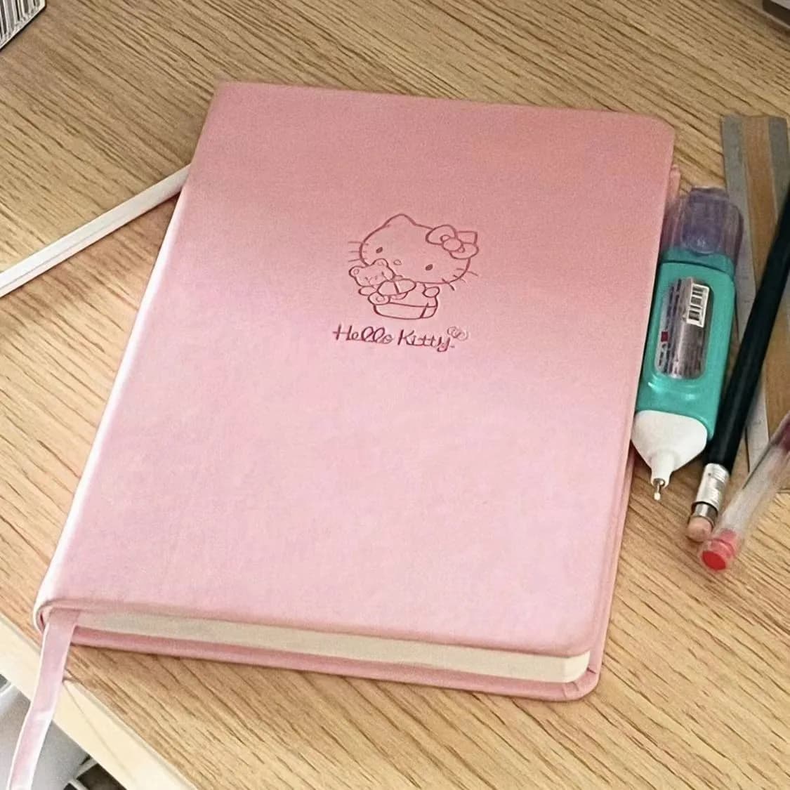 Set di Cancelleria Sanrio, Quaderno con Copertina in Pelle Morbida da 80 Pagine, Articoli Scolastici Carini, Agenda