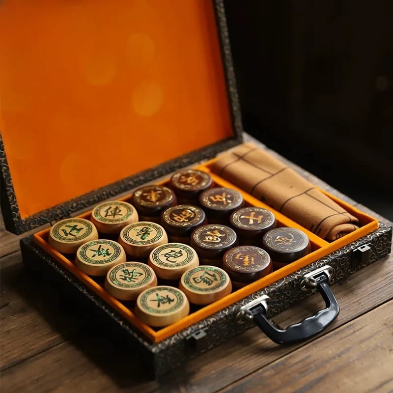 Scatola per scacchi cinese in legno di sandalo rosso a foglia piccola, combinata con set da collezione di intagli a forma di chiocciola in legno, patrimonio culturale immateriale