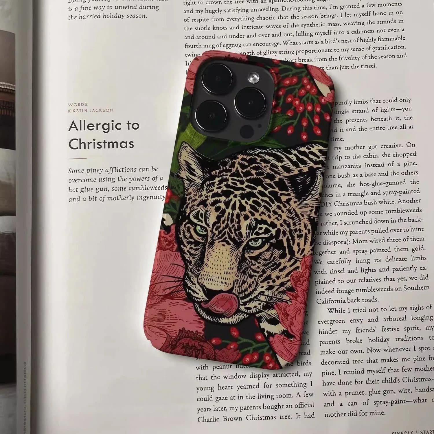 Custodia per telefono vintage artistica con leopardo selvatico con fiori e bacche per iPhone 16 15 14 11 12 13 Pro Max Plus Cover posteriore