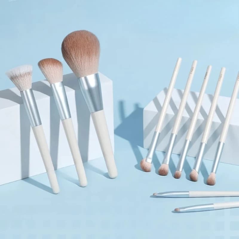 Set of 10 makeup brushes Complete set of brushes Soft and loose shading brushes