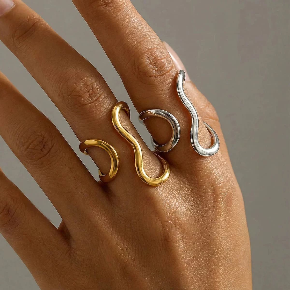 Anelli in Acciaio Inossidabile Color Oro per Donne e Uomini, Resistenti allo Scolorimento, Popolari per Feste, Gioielli Personalizzati con Charm Esagerati, Idee Regalo