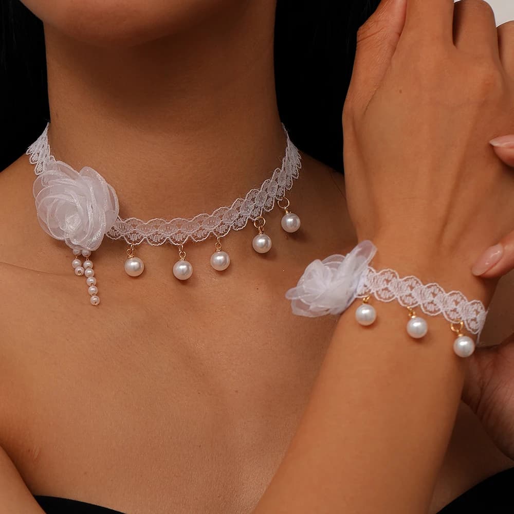 Elegante set di gioielli con collane girocollo in pizzo con fiori di rosa bianca, set di gioielli con nappe di perle per gioielli da festa di nozze da donna