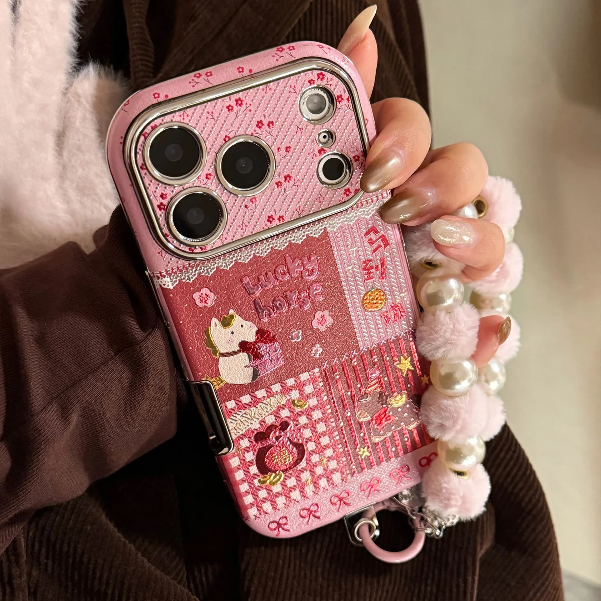 Shock-resistant phone case with leather texture and Korean cartoon pattern in the shape of a horse, with bracelet, for iPhone 17 16 15 14 13 12 11 Pro Max