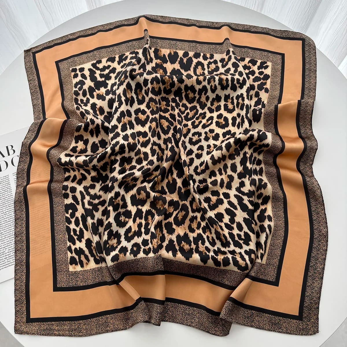 Foulard quadrato in raso di seta da donna, sciarpa di lusso per il collo, fascia per capelli, bandana, copricapo, sciarpa da collo, scialle