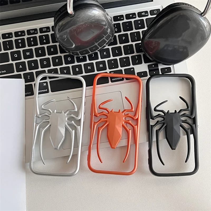Custodia Lusso Opaca 3D a Ragnatela con Texture Sabbiata e Fori per iPhone 17 16 15 14 13 Pro Max Plus, Cover Posteriore Morbida in TPU