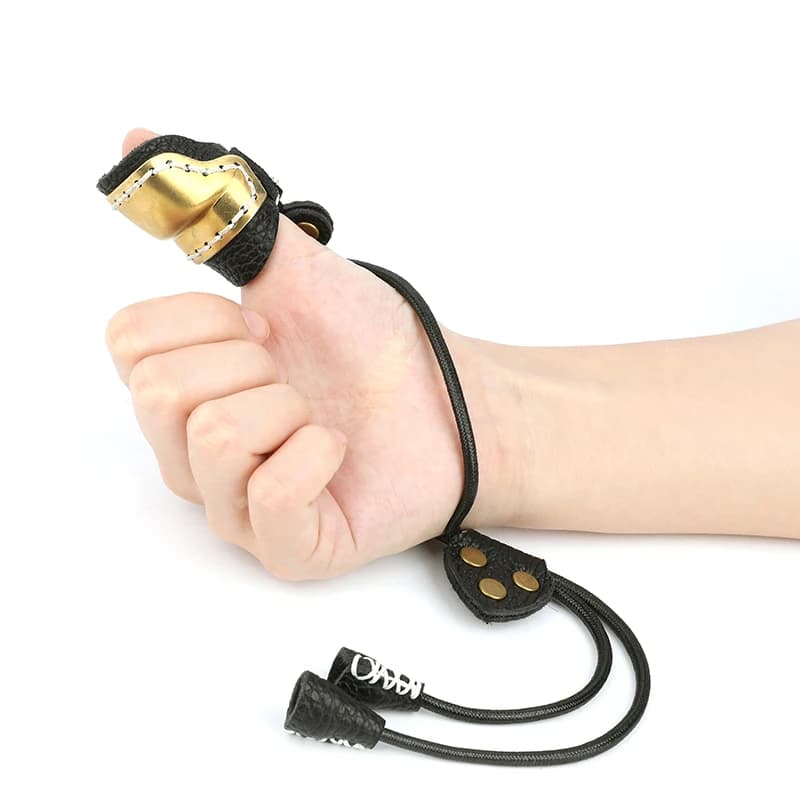Anello per pollice per tiro con l'arco Protezione per le dita mongole Bersaglio da caccia Arco curvo Pelle bovina Morbida pelle Protezioni in ottone Protezioni per tiro