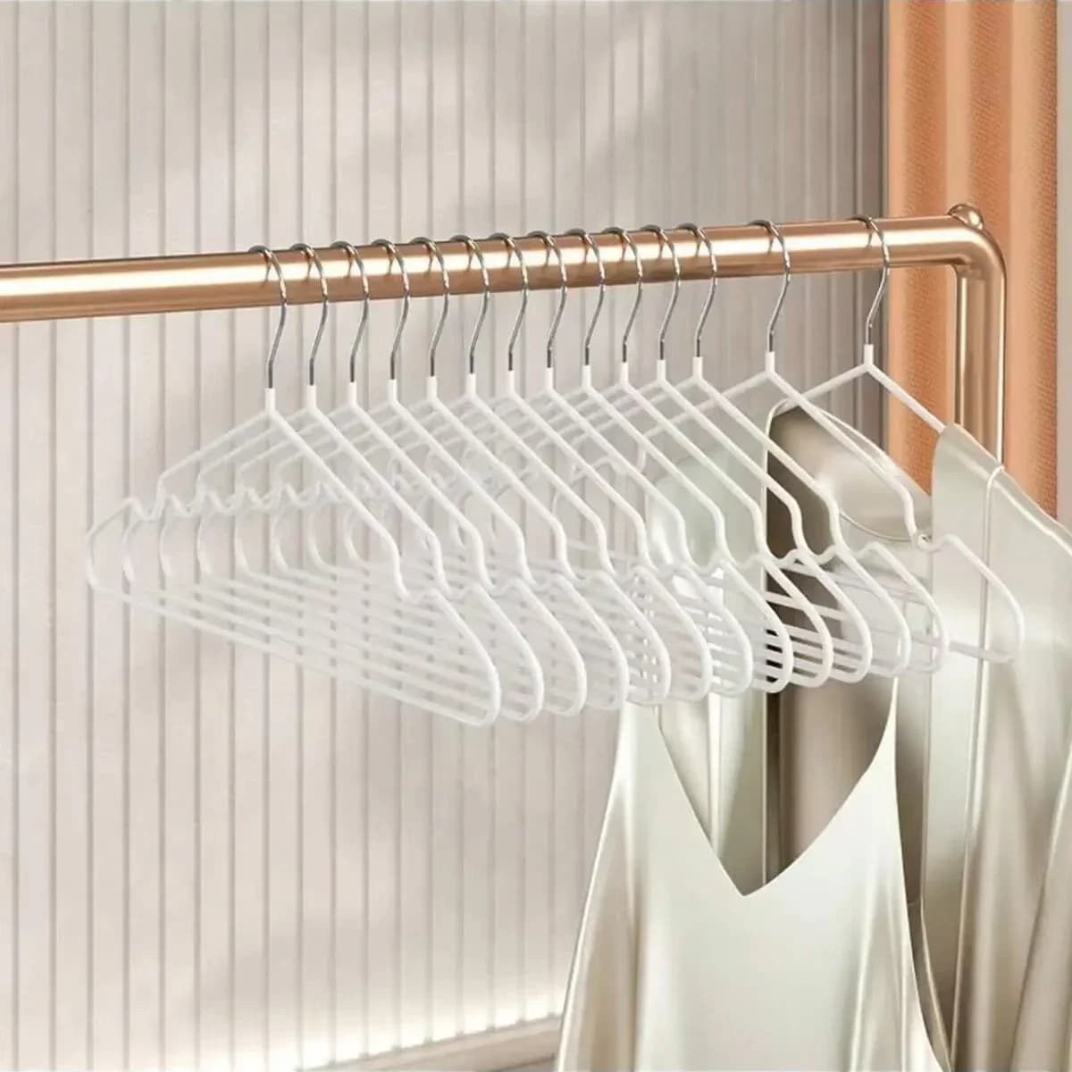 5 pcs - Seamless Simple Dresses Pregnant Plastic Hanger with Anti-slip Waist Belt Slot for Kids Adult Metal