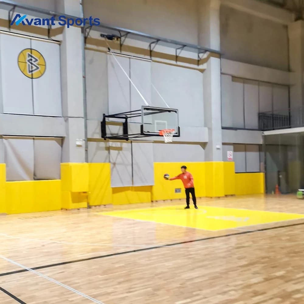 Canestro da basket Avant Sports FIBA con tabellone in vetro temperato, regolabile in altezza, da interno, montabile a parete.