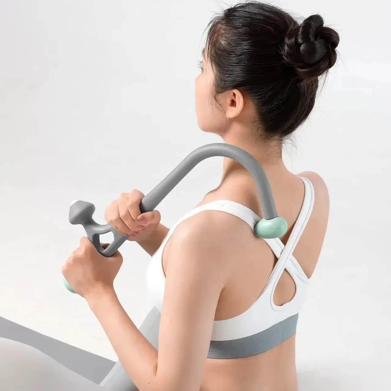 Custom Massage Gun to Relieve Pain, with Handle and Hook for Back and neck, for Fibromyalgia, Portable and Manual