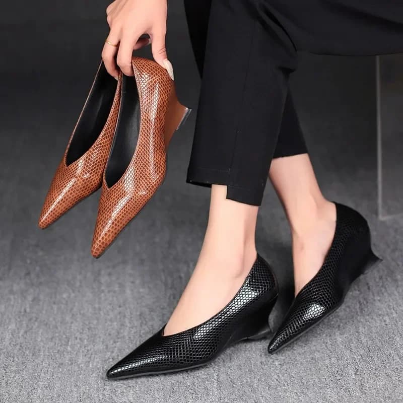Zeppa slip-on singola autunno nuovo punta a punta bocca bassa antiscivolo tacco a forma di gattino resistente all'usura