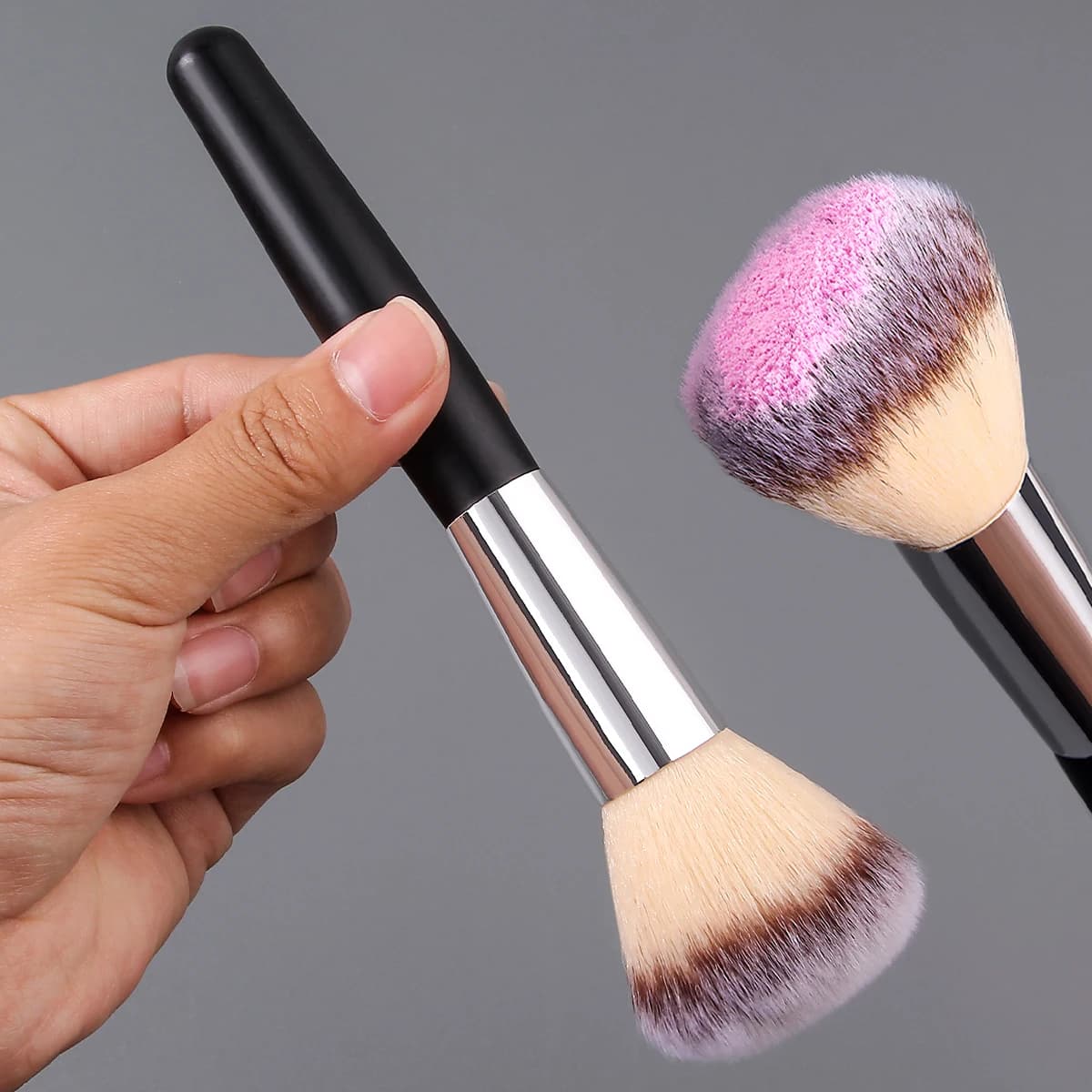 Pennello per trucco semplice con manico in legno, classico pennello sciolto nero e argento, grande pennello per fard in nylon soffice