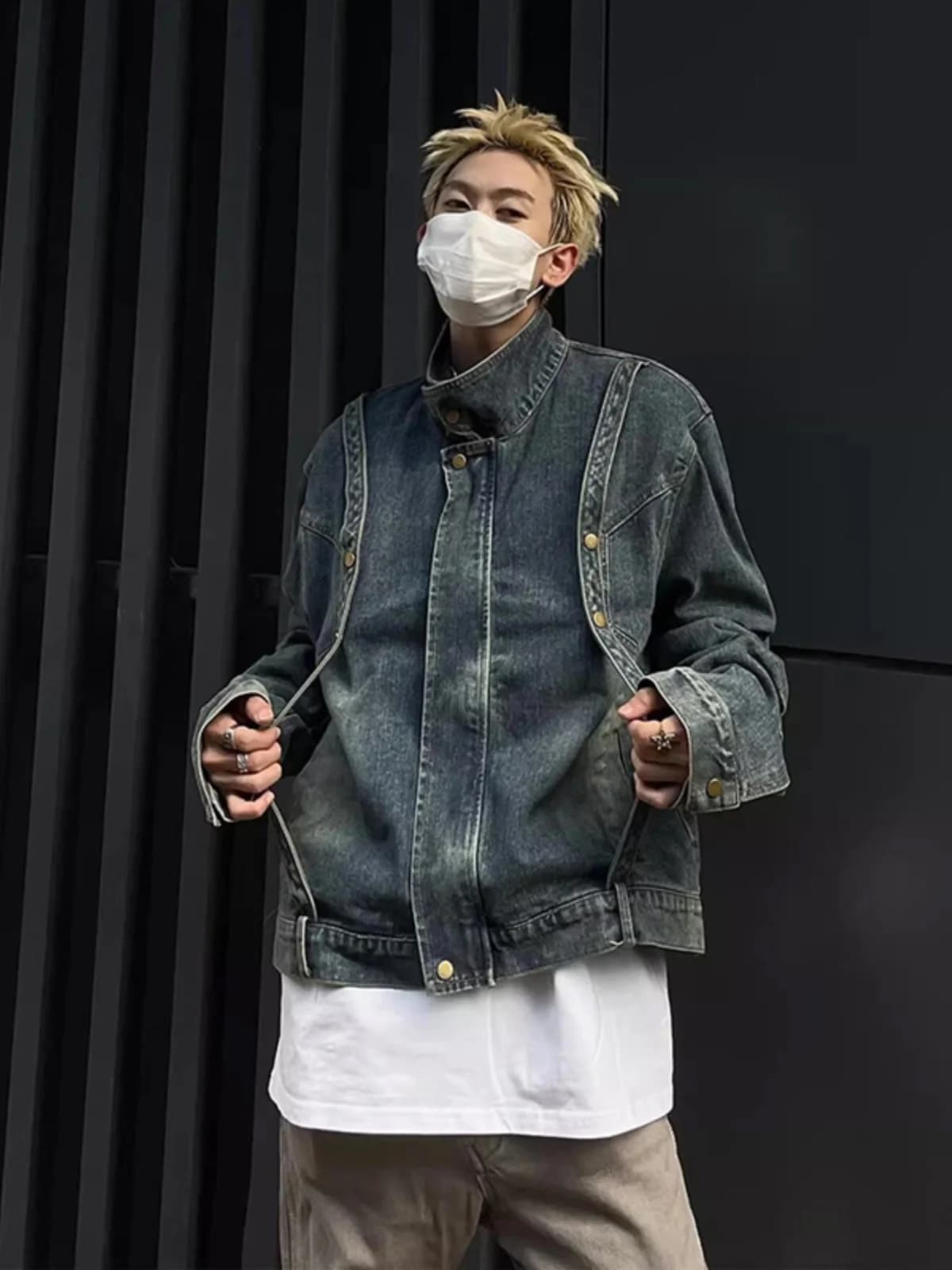 Giacca in denim blu lavato da uomo, modello loose, stile workwear, primavera autunno, design americano high street deconstruito, cool e di tendenza