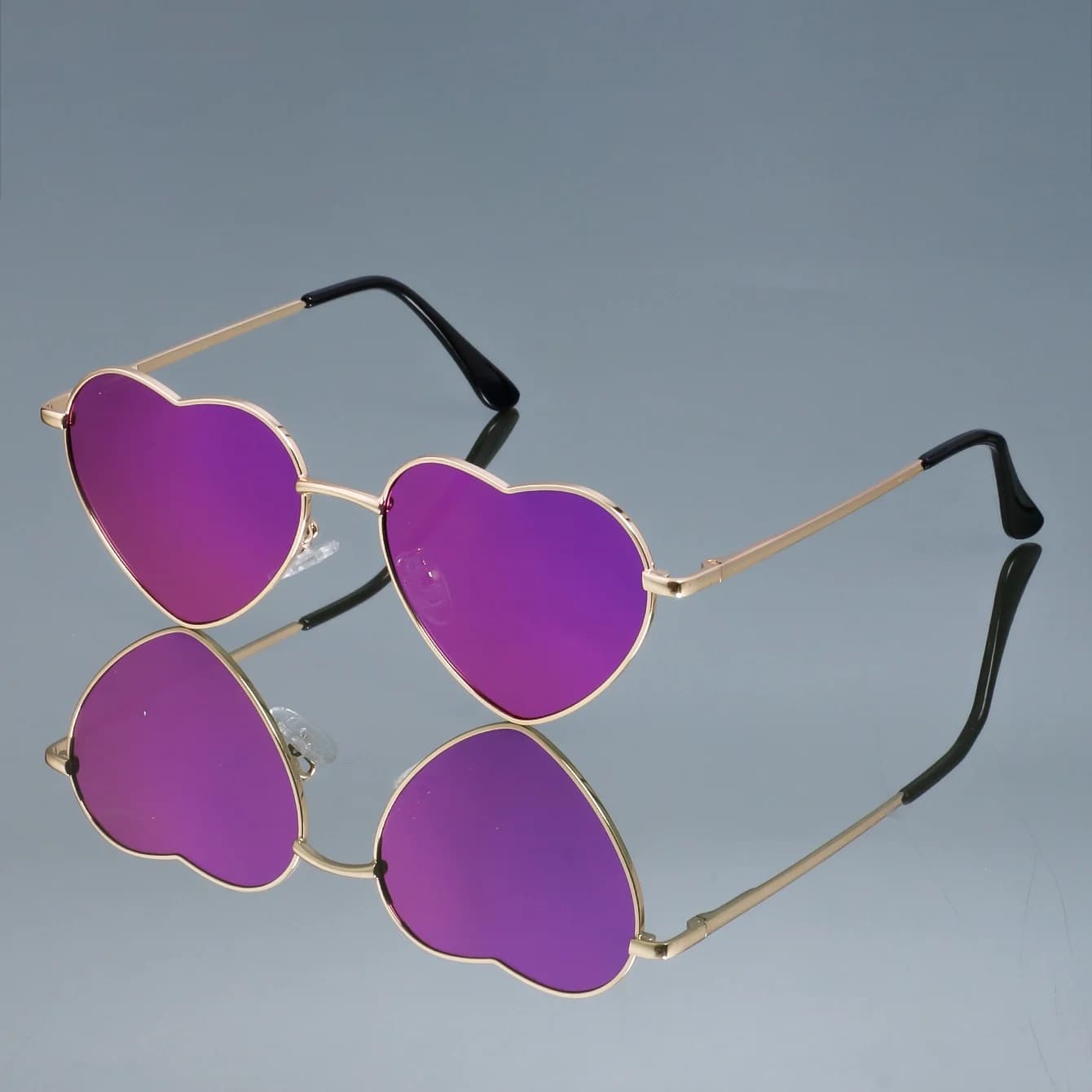 New love fashion glasses, unique trendy design glasses, women and men are suitable for taking pictures and gathering daily matching decorative glasses