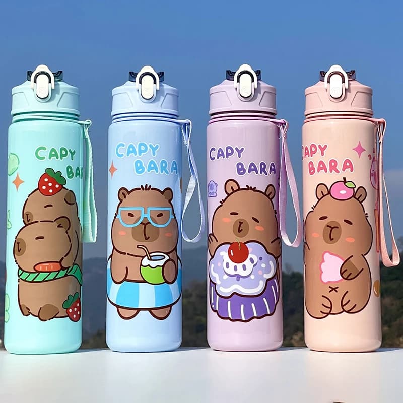 Bottiglia d'acqua capibara cartone animato da 800 ml Tazza d'acqua in plastica portatile di grande capacità con bottiglia d'acqua sportiva in cannuccia da viaggio all'aperto
