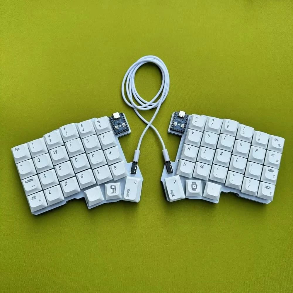 Silakka54 Kit tastiera divisa Supporto hot swap cablato personalizzato Tastiera QMK/VIAL Ergonomia RP2040 Accessori per giocatori Copritasto bianco
