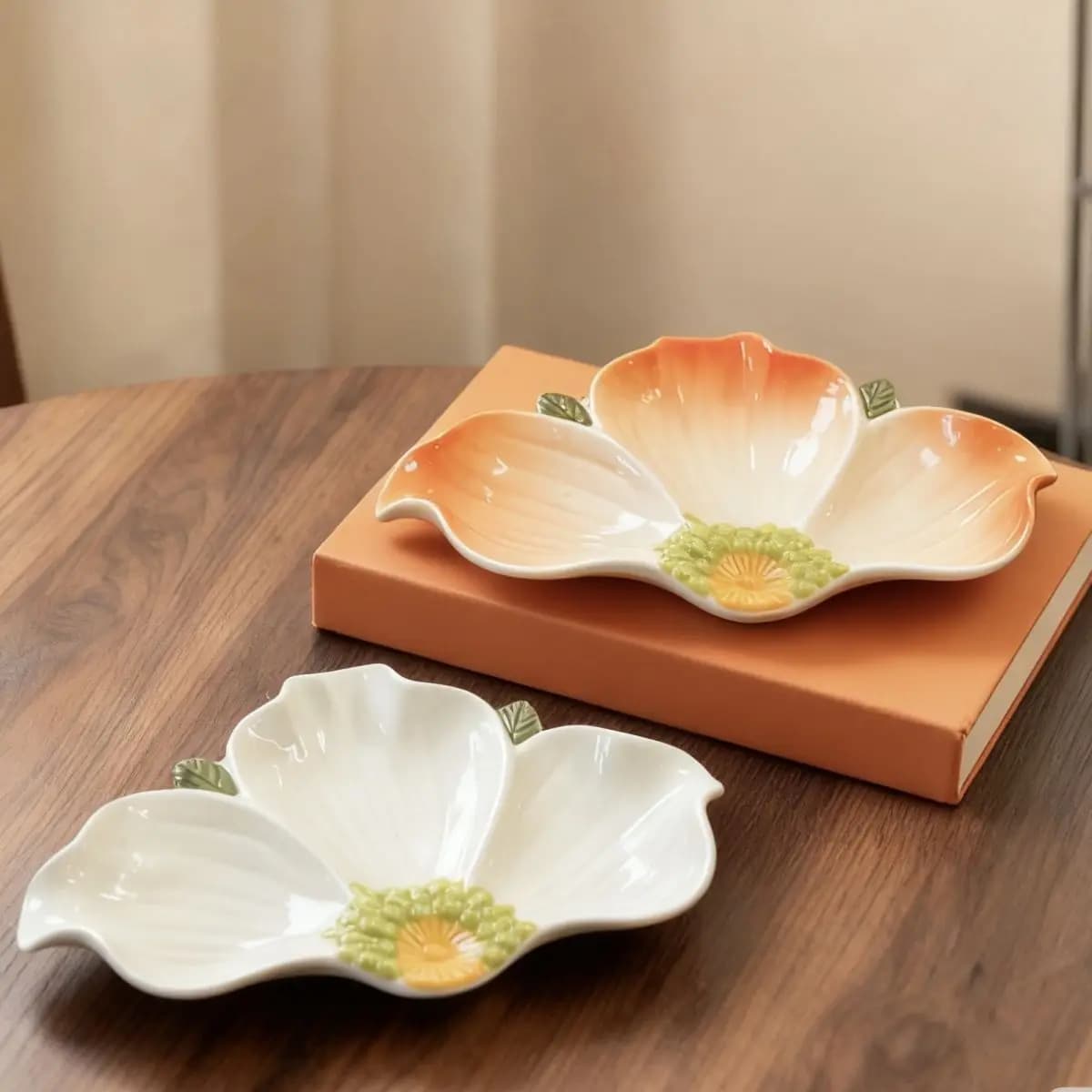 Piatto elegante a tre foglie Piatto di frutta in ceramica Tavolo da pranzo squisito di alto valore per la casa Piatto di frutta secca decorativo