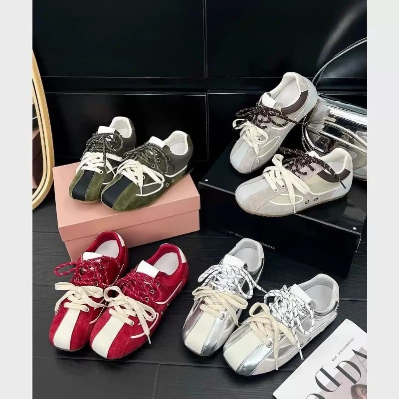 Scarpe da ginnastica da donna 2025 Nuova vendita calda Scarpe vulcanizzate da donna con lacci Moda abbinata Nuovo best seller Scarpe da ginnastica casual da esterno