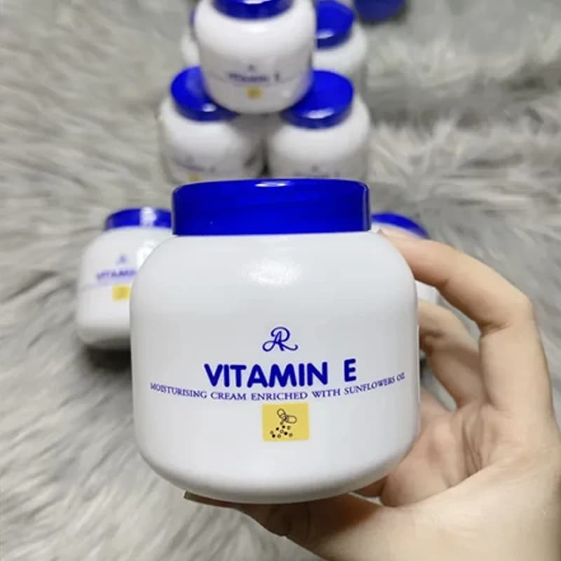 200g AR Moisturizing cream for body to vitamin E Combating dryness, cracks, wrinkles, opacity and dark spots, illuminates and smoothes skin