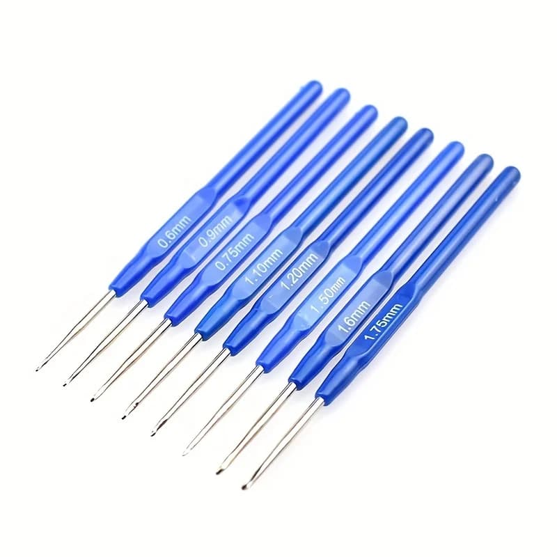 Set di 8 uncinetti ergonomici, manico blu, varie misure da 0,6 a 1,75 mm, adatti per pizzo e filati sottili