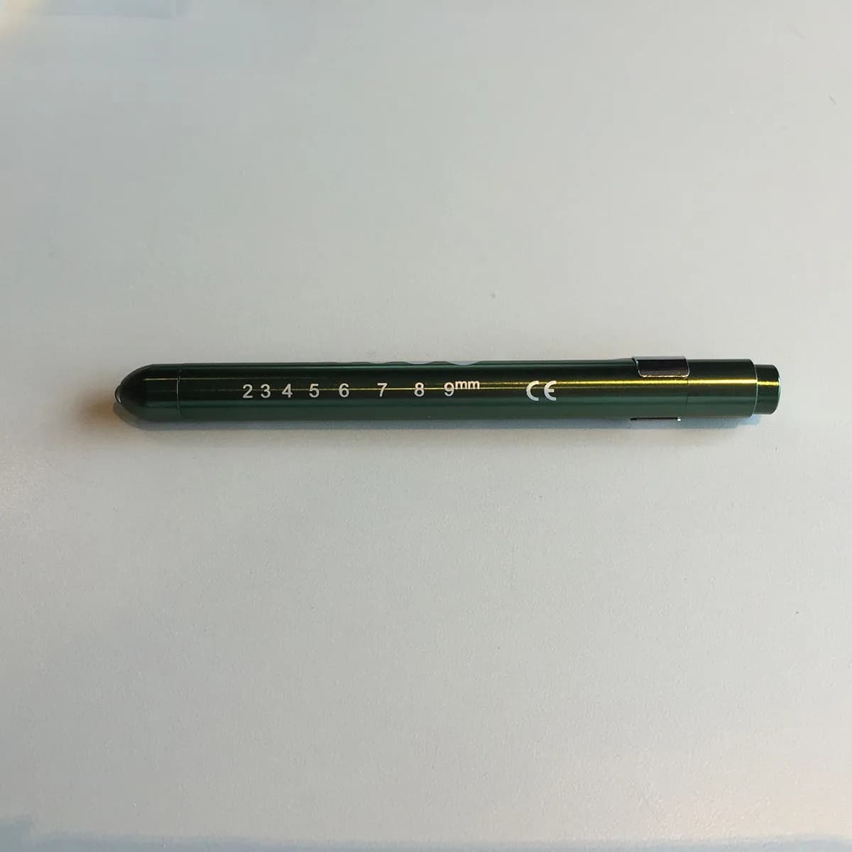 2 Pezzi Penna Luminosa Medica con Scala Pupillare a LED per Infermieri e Medici, Valutazione Neurologica, Kit di Pronto Soccorso, Corpo in Lega di Alluminio