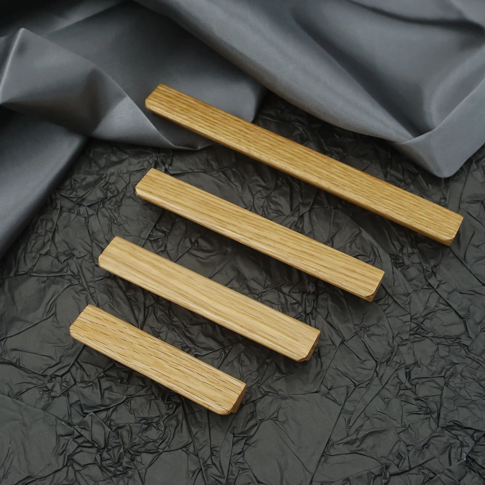 Maniglie in legno massello di quercia per armadi e cassetti Maniglie moderne e semplici per guardaroba Maniglia per porta dell'armadio da cucina Ferramenta per armadio