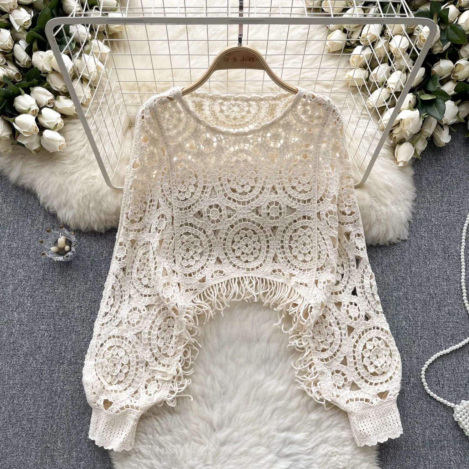 Autumn Casual Loose Knitting Top O Neck Hook Flower Hollow Long Sleeved Tassel Design Fashion French Vintage Blouse