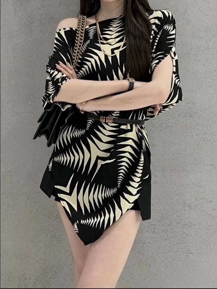 2026 Summer Fashion New Women's Elegant Design Printed Irregular Shirt Black and White Stripe Temperament Versatile Top