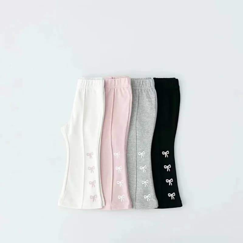 Corea Bambini Primavera e Autunno Leggings per bambina Simpatico fiocco in cotone Pantaloni a zampa d'elefante Leggings sportivi per bambina Pantaloni Kawaii 1-6 anni
