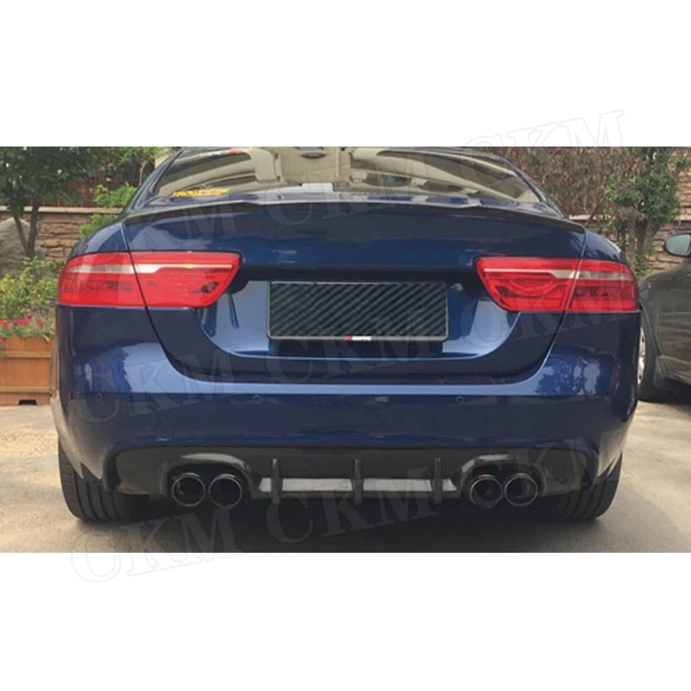 Real Carbon fiber Car Rear Bumper Diffuser for Jaguar XE Sedan 4 Door 2015 2016 2017 FRP Unpainted Black Rear Lip Spoiler
