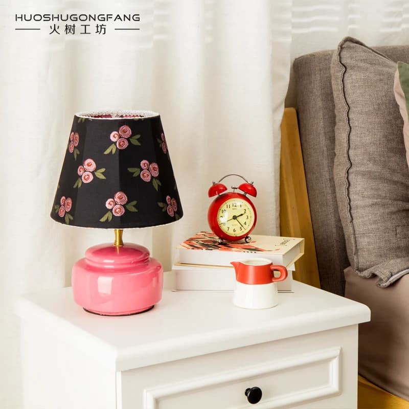 Lampada da scrivania decorativa in ceramica tutto in stile nordico americano per ragazza moderna, lampada da scrivania per soggiorno, comodino, camera da letto