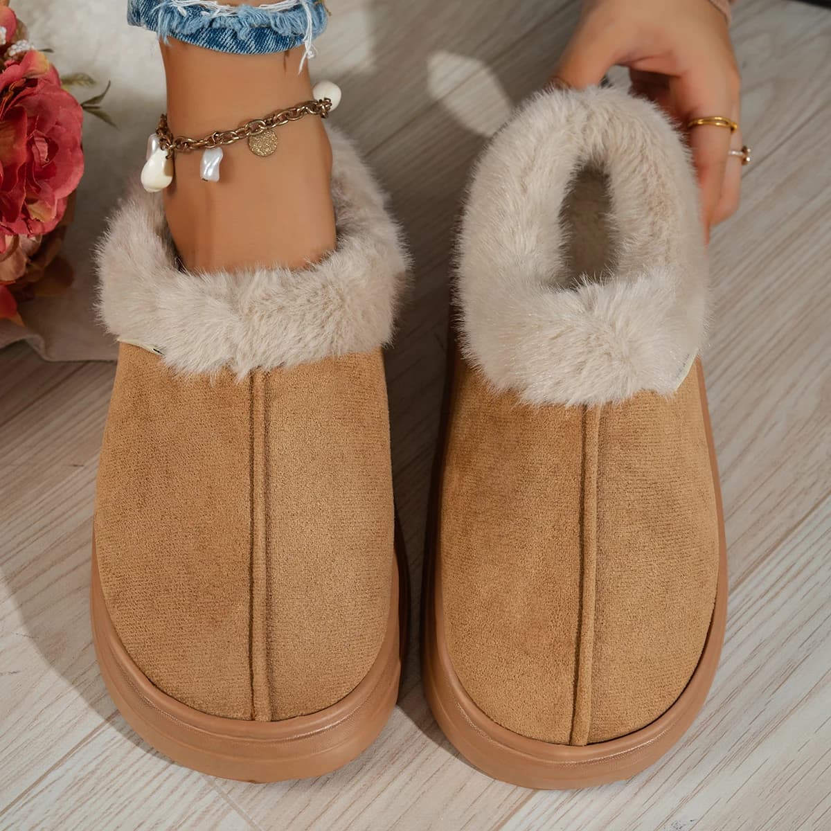 Outdoor Casual Fashion Simple Winter Home Women's Slippers Fuzzy Soft Warm Interior Non-slip Comfortable bedroom shoes for couples